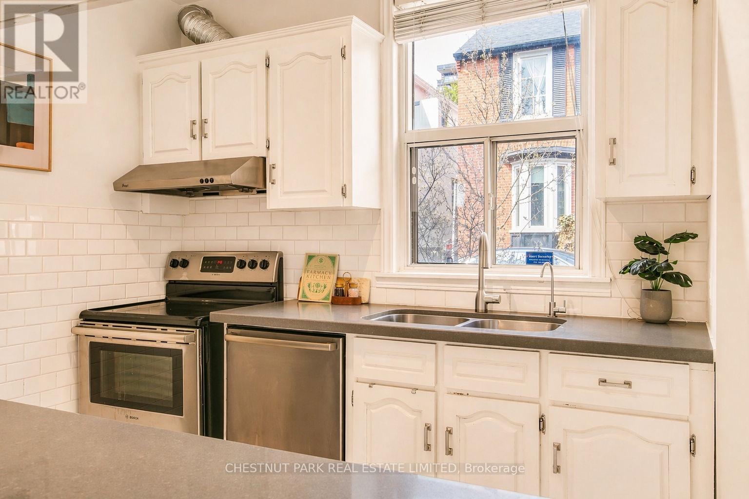 25 Bishop Street, Toronto, Ontario  M5R 1N3 - Photo 10 - C13100168