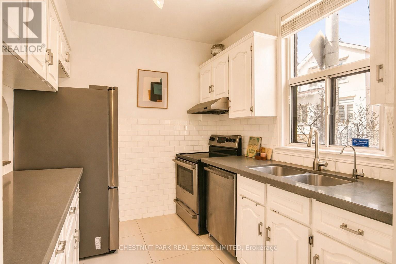 25 Bishop Street, Toronto, Ontario  M5R 1N3 - Photo 7 - C13100168