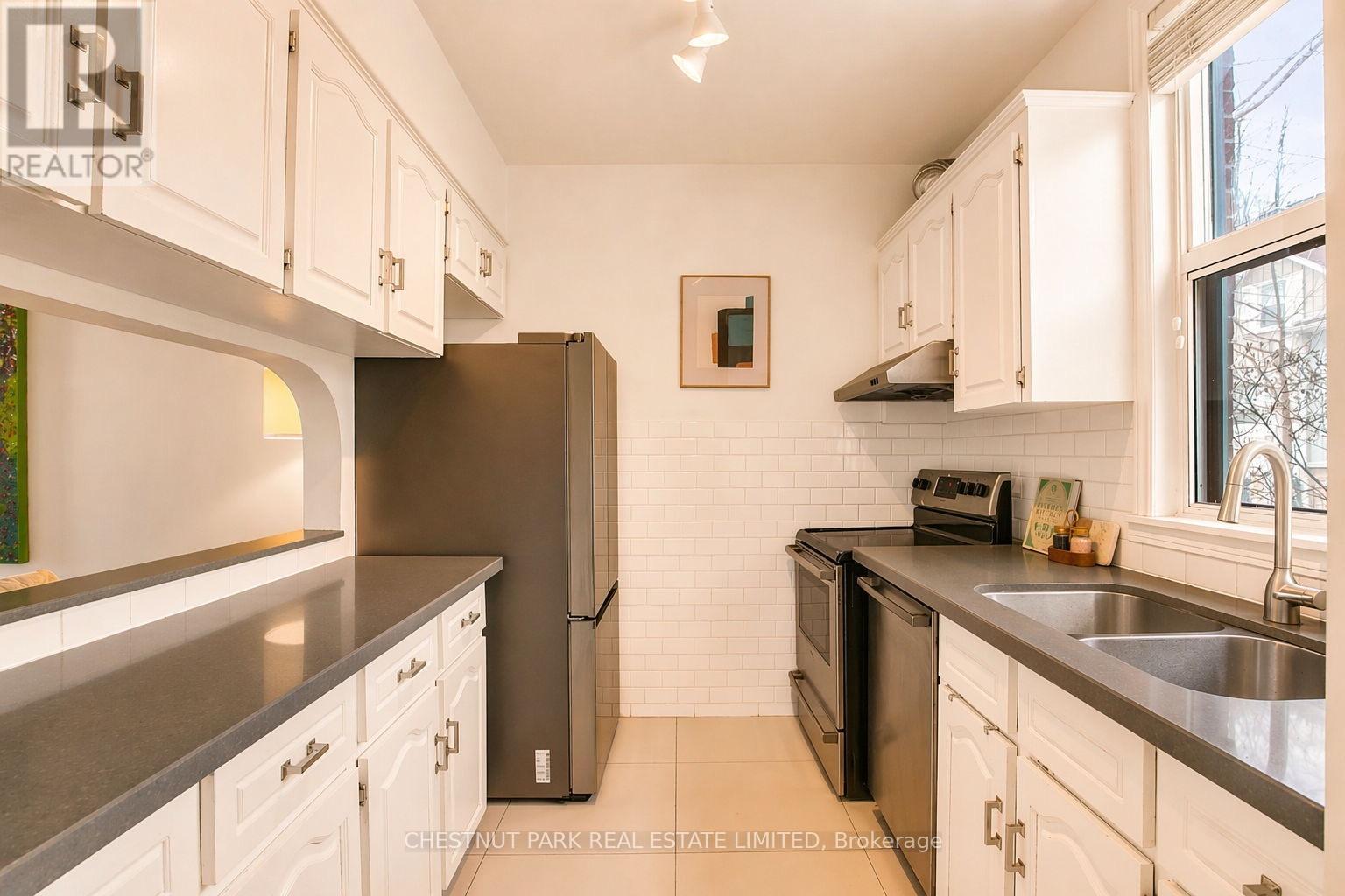 25 Bishop Street, Toronto, Ontario  M5R 1N3 - Photo 8 - C13100168