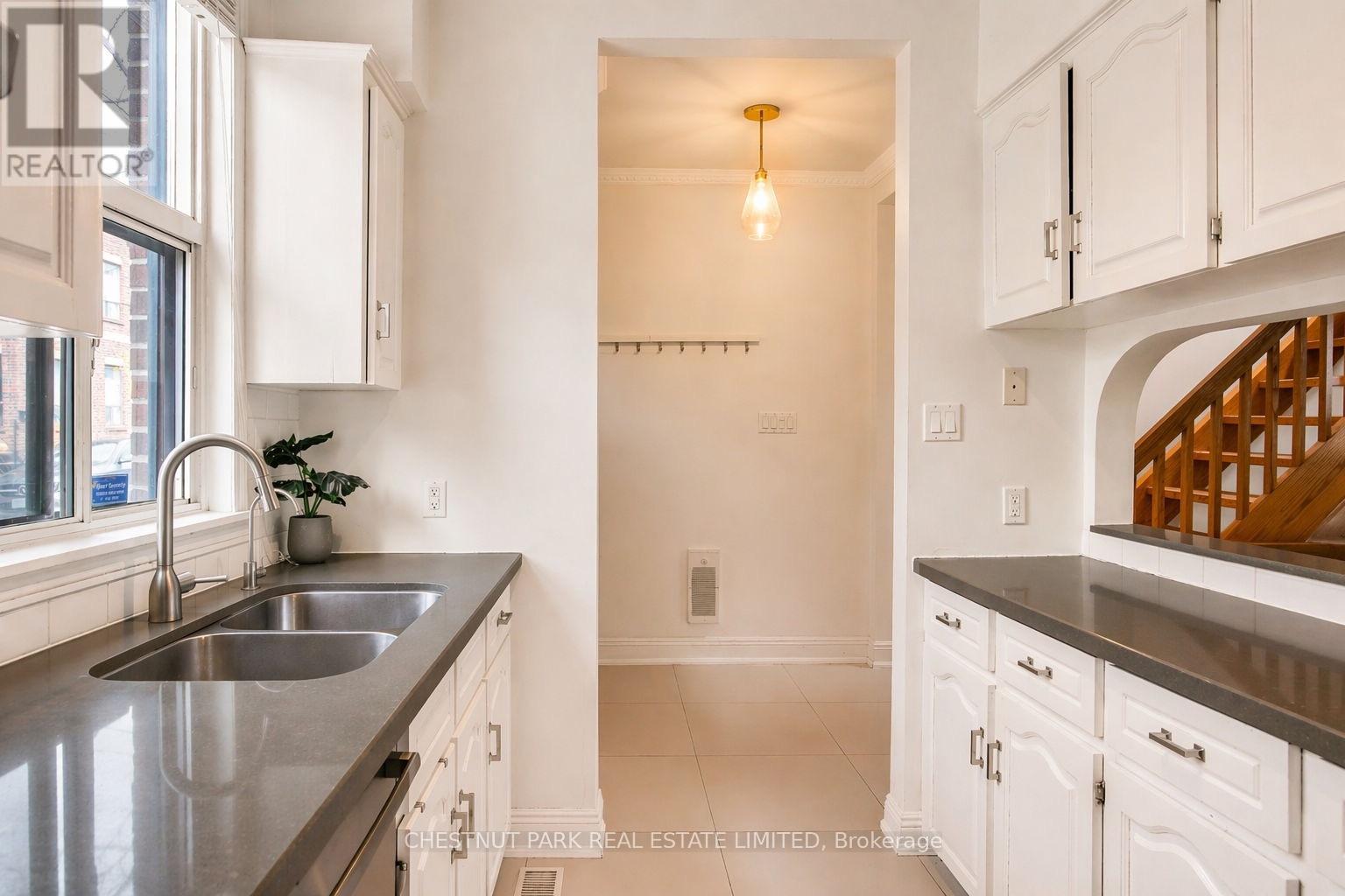 25 Bishop Street, Toronto, Ontario  M5R 1N3 - Photo 9 - C13100168