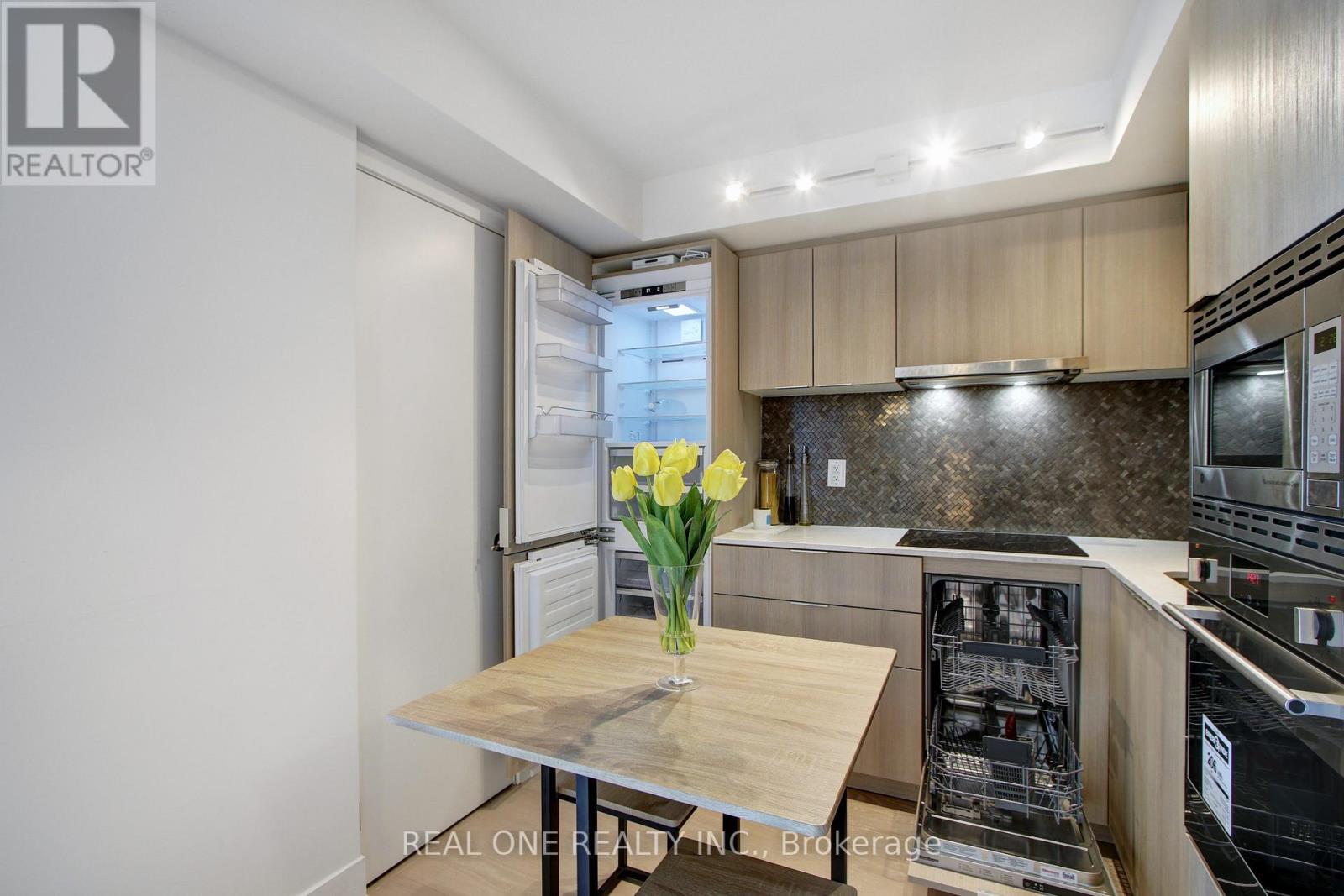 2313 - 955 Bay Street, Toronto, Ontario  M5S 2A2 - Photo 8 - C13100190