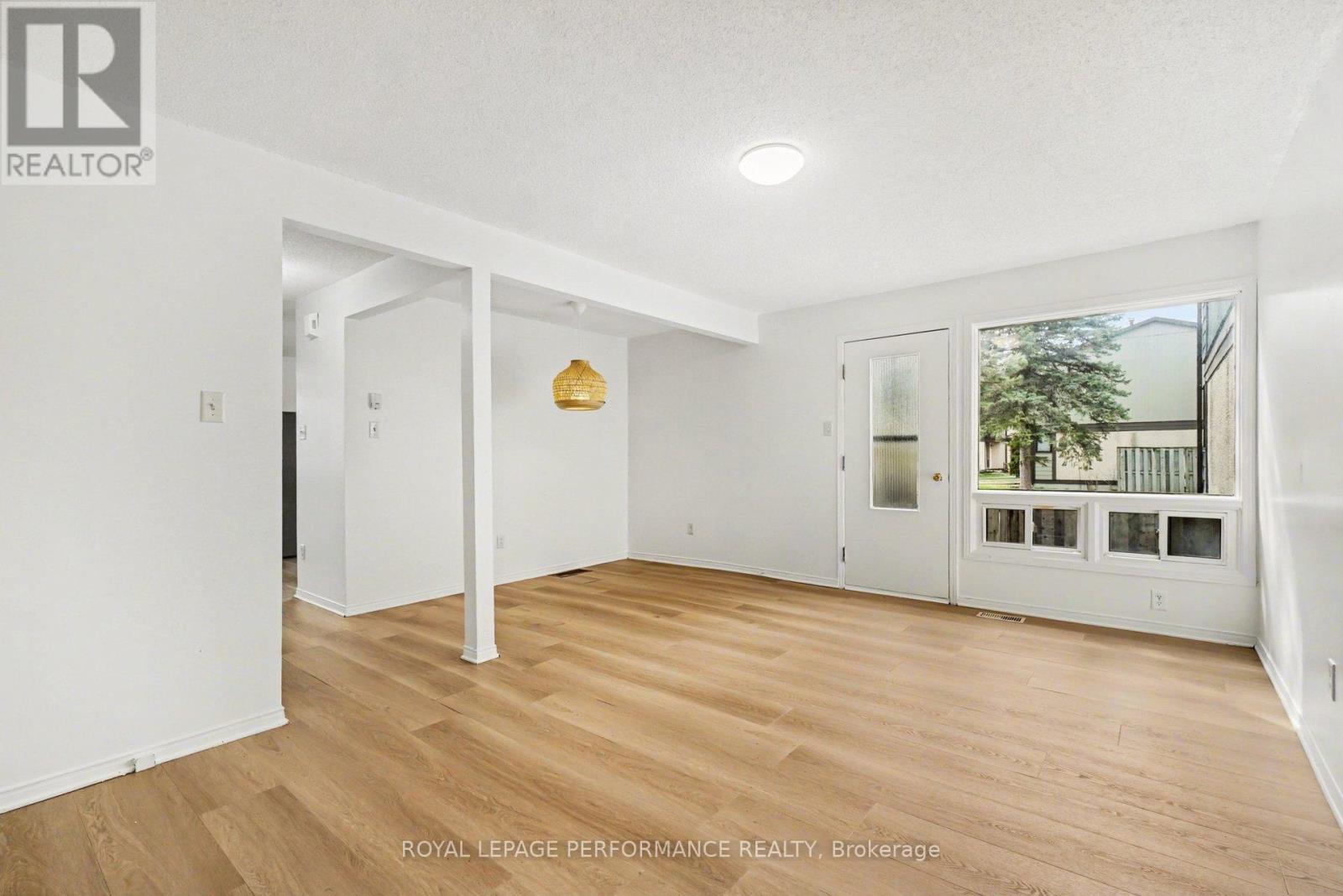 1641 Meadowbrook Road, Ottawa, Ontario  K1B 4W6 - Photo 5 - X13100180