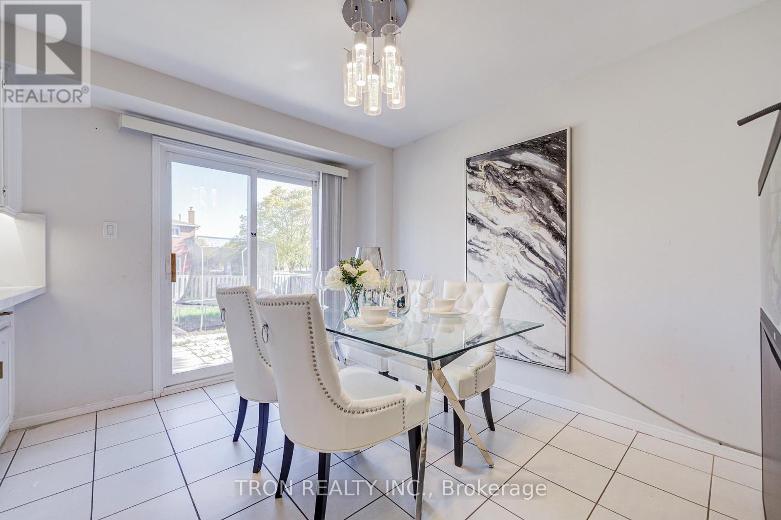 256 Alexmuir Boulevard, Toronto, Ontario  M1V 1T7 - Photo 12 - E13100220
