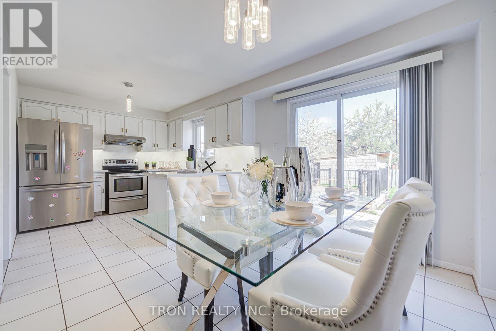256 Alexmuir Boulevard, Toronto, Ontario  M1V 1T7 - Photo 13 - E13100220