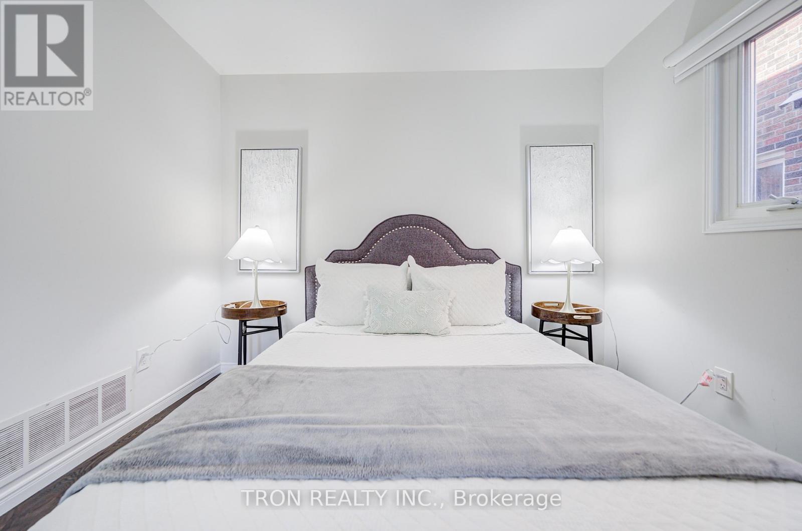 256 Alexmuir Boulevard, Toronto, Ontario  M1V 1T7 - Photo 19 - E13100220