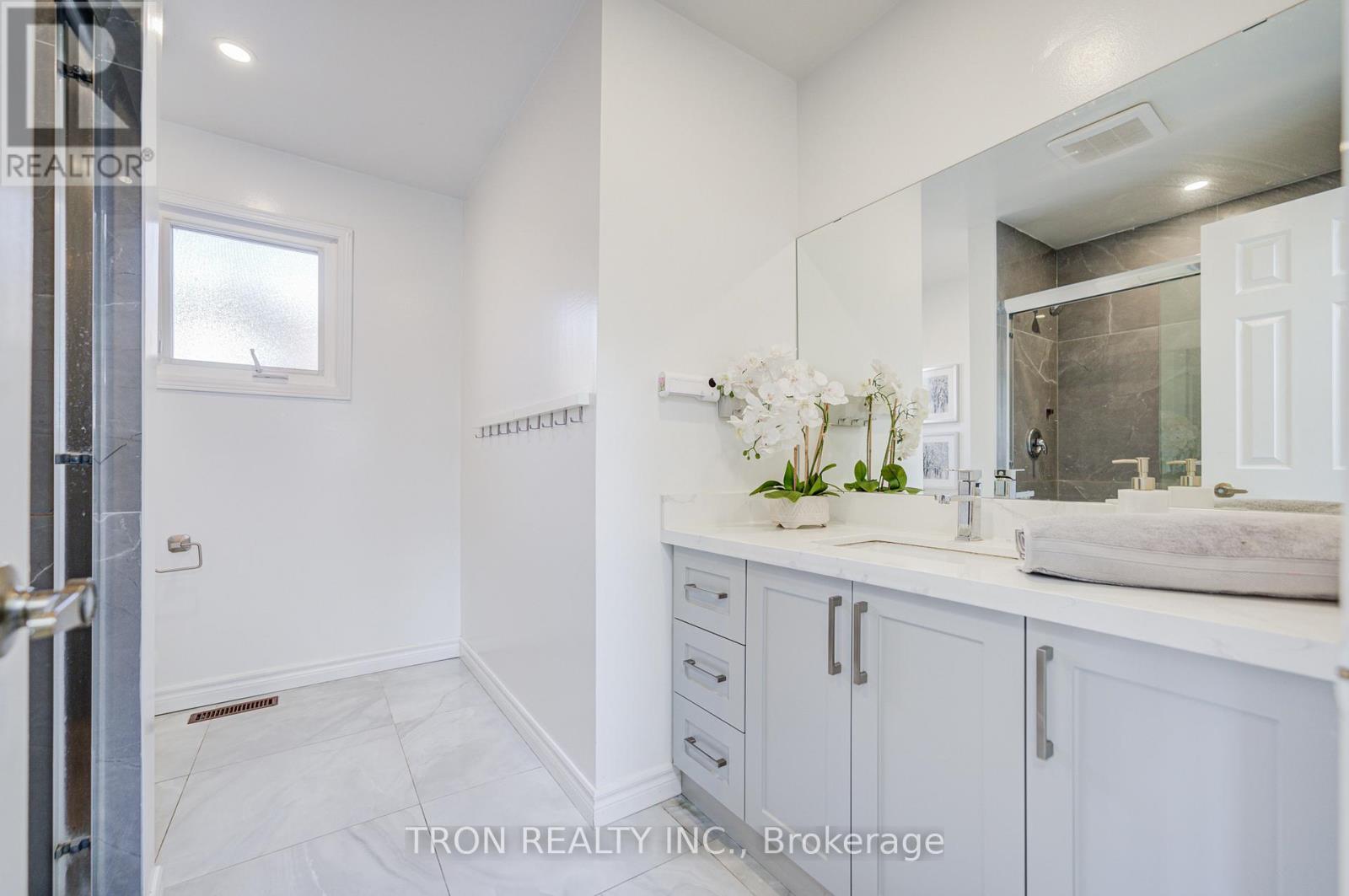 256 Alexmuir Boulevard, Toronto, Ontario  M1V 1T7 - Photo 27 - E13100220