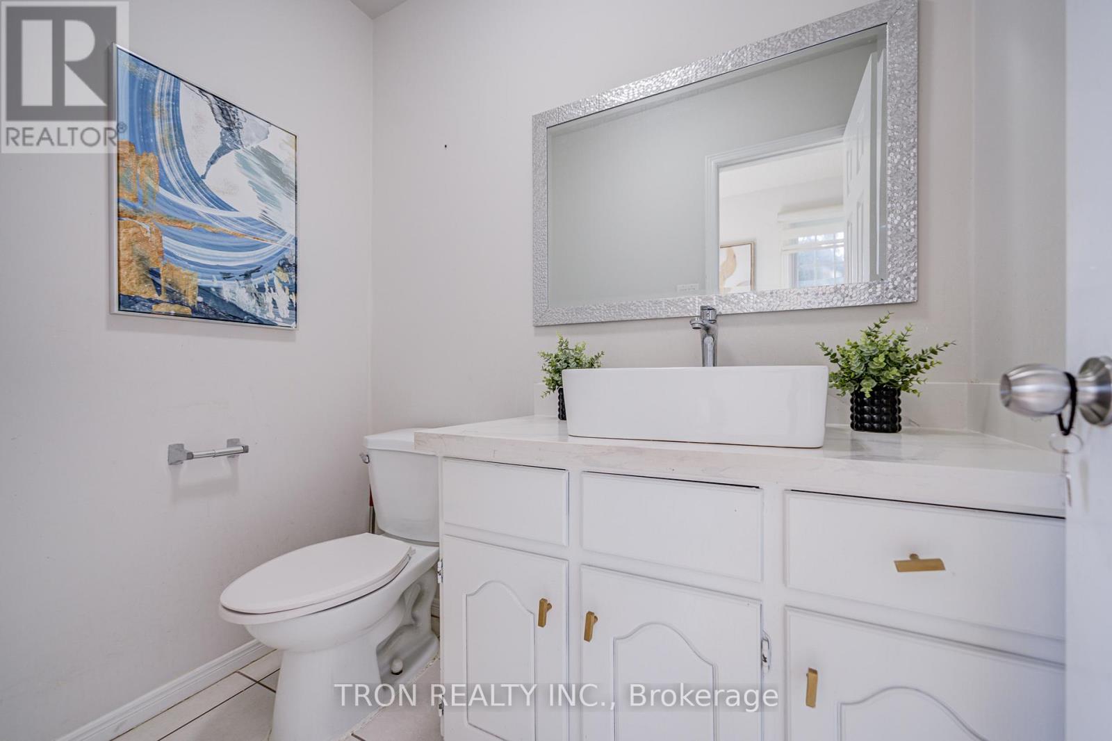 256 Alexmuir Boulevard, Toronto, Ontario  M1V 1T7 - Photo 5 - E13100220