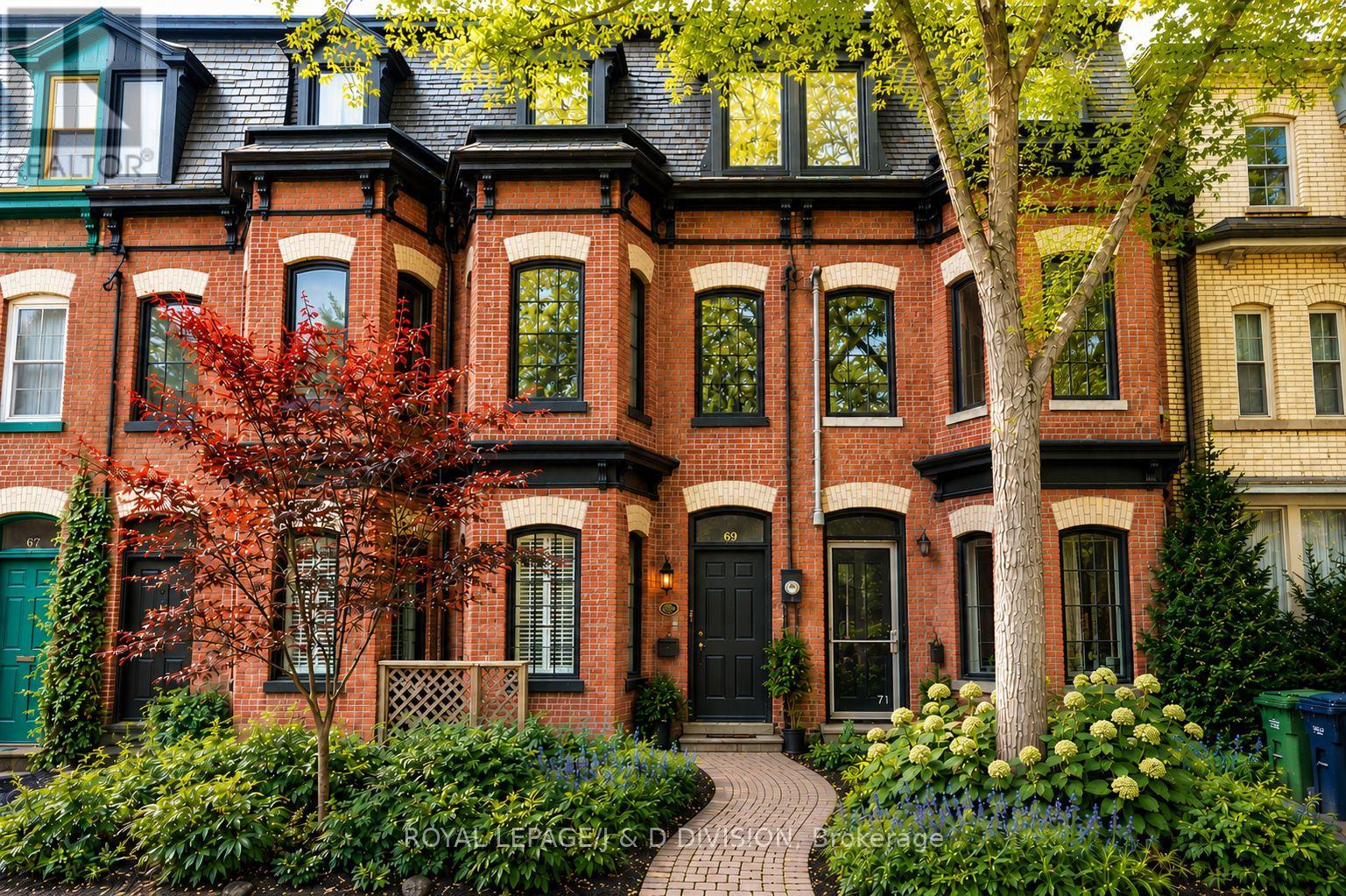 69 SULLIVAN STREET, Toronto, Ontario