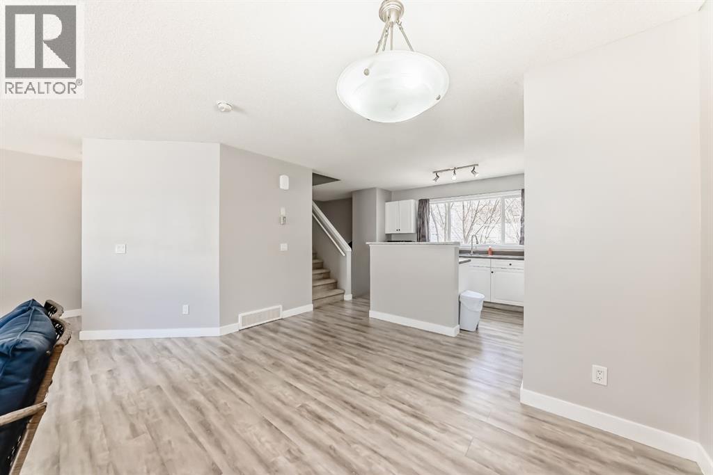 252 Prestwick Acres Lane Se, Calgary, Alberta  T2Z 3Y2 - Photo 7 - A2299157