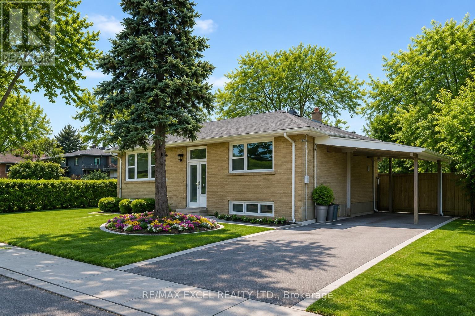 2 CHARLEMONT CRESCENT, Toronto, Ontario