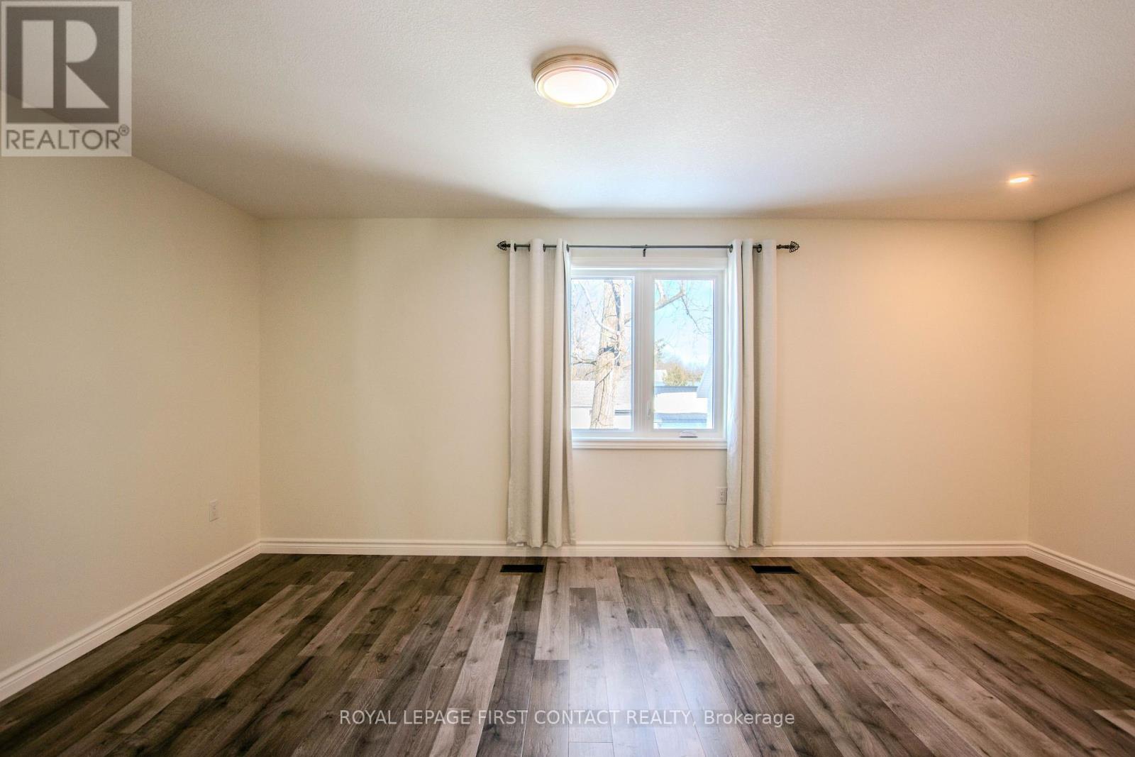 144 Memorial Avenue, Orillia, Ontario  L3C 5X2 - Photo 13 - S13098736