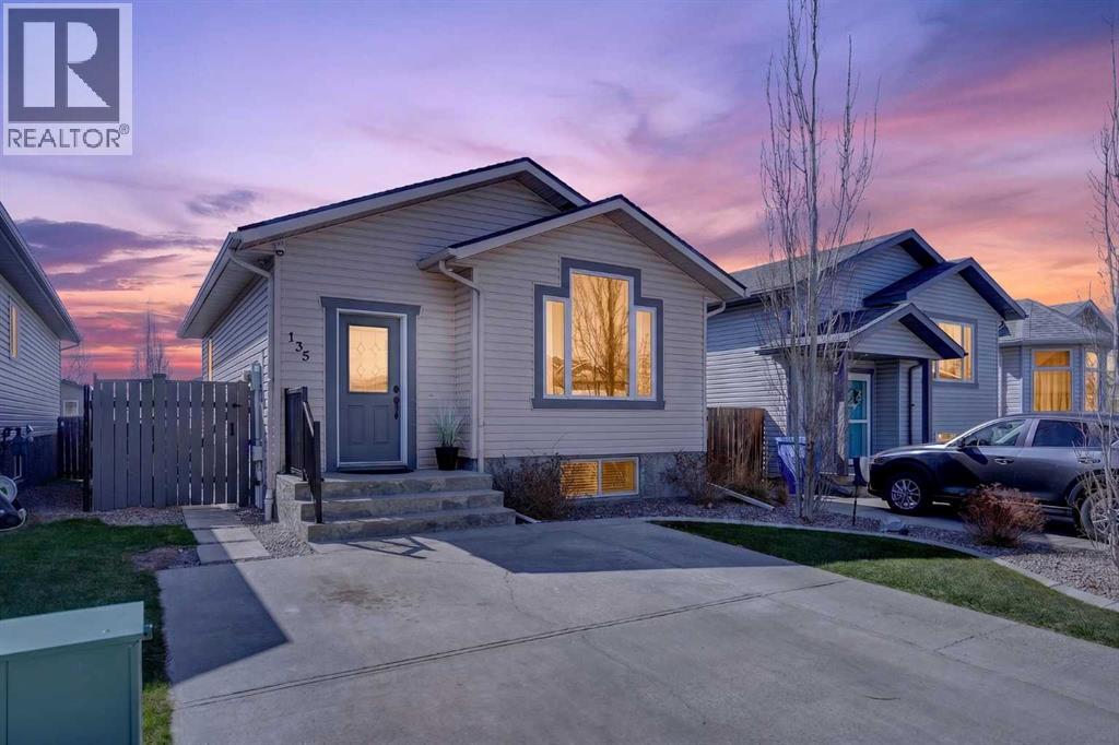 135 Blackfoot Court W, Lethbridge, Alberta  T1K 7W1 - Photo 2 - A2308560