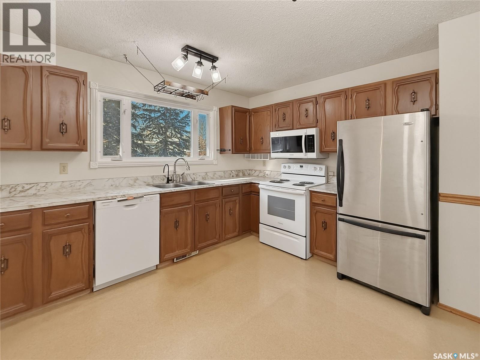 264 Hayes Drive, Swift Current, Saskatchewan  S9H 4H1 - Photo 5 - SK029901