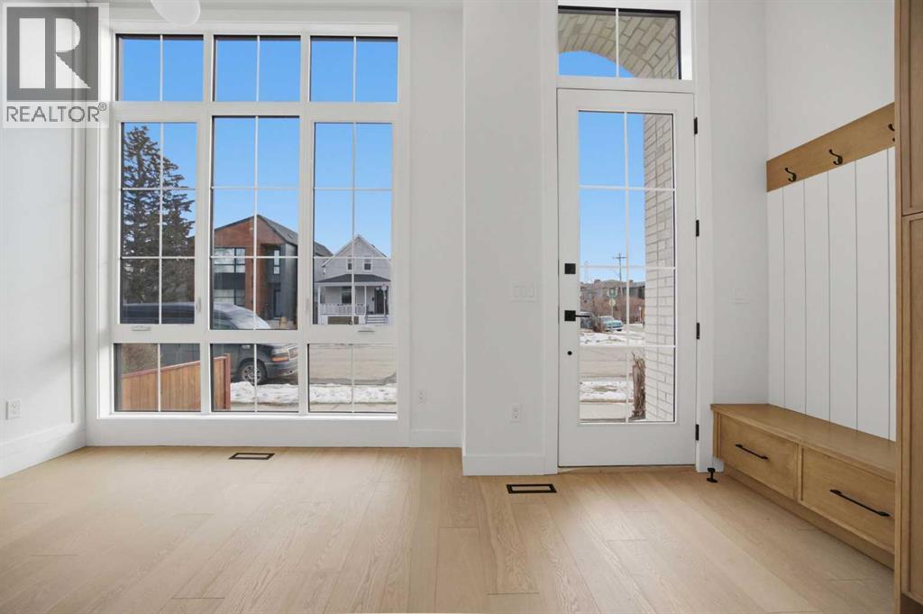 806 23 Avenue SE, Calgary, Alberta  T2G 1N8 - Photo 3 - A2292359