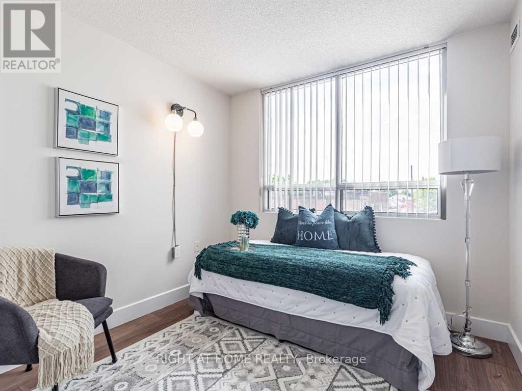 555 Wilson Heights Boulevard, Toronto (Clanton Park), Ontario  M3H 2V7 - Photo 11 - C13100242