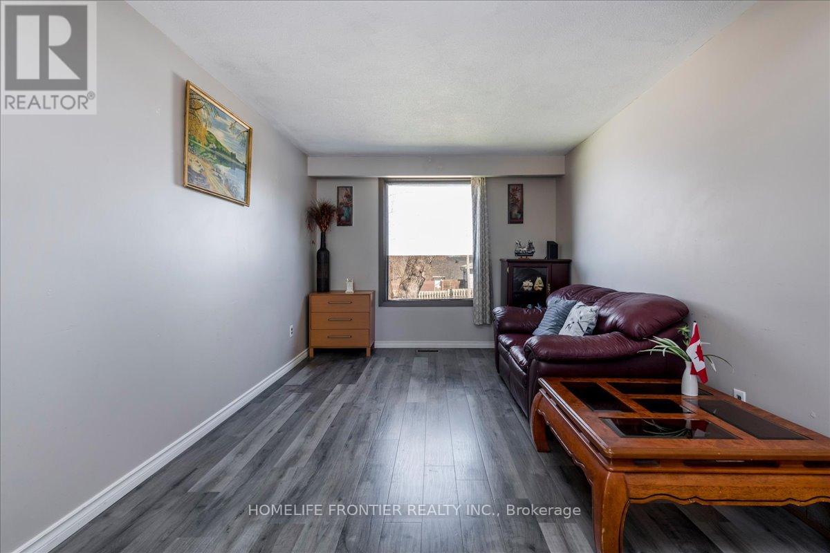 215 Oxford Street, Orillia, Ontario  L3V 1H6 - Photo 12 - S13057412