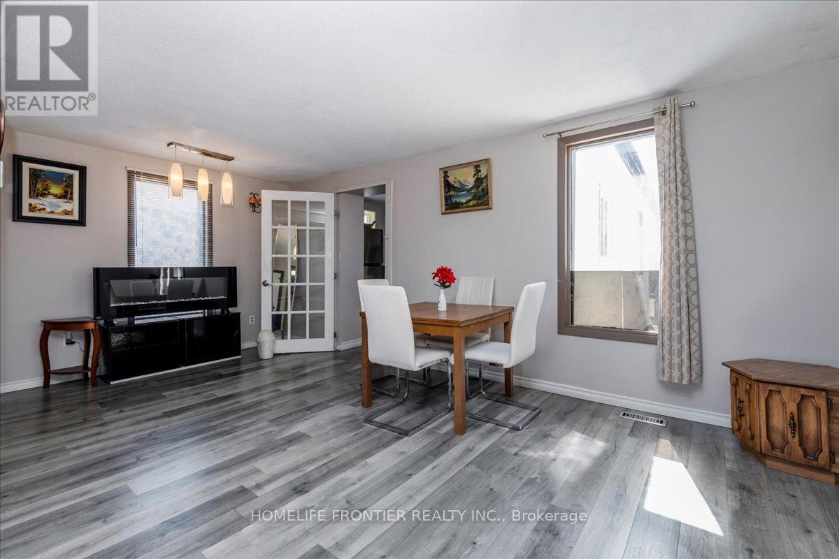 215 Oxford Street, Orillia, Ontario  L3V 1H6 - Photo 10 - S13057412