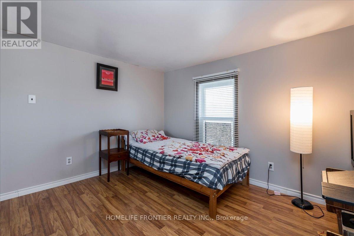 215 Oxford Street, Orillia, Ontario  L3V 1H6 - Photo 14 - S13057412
