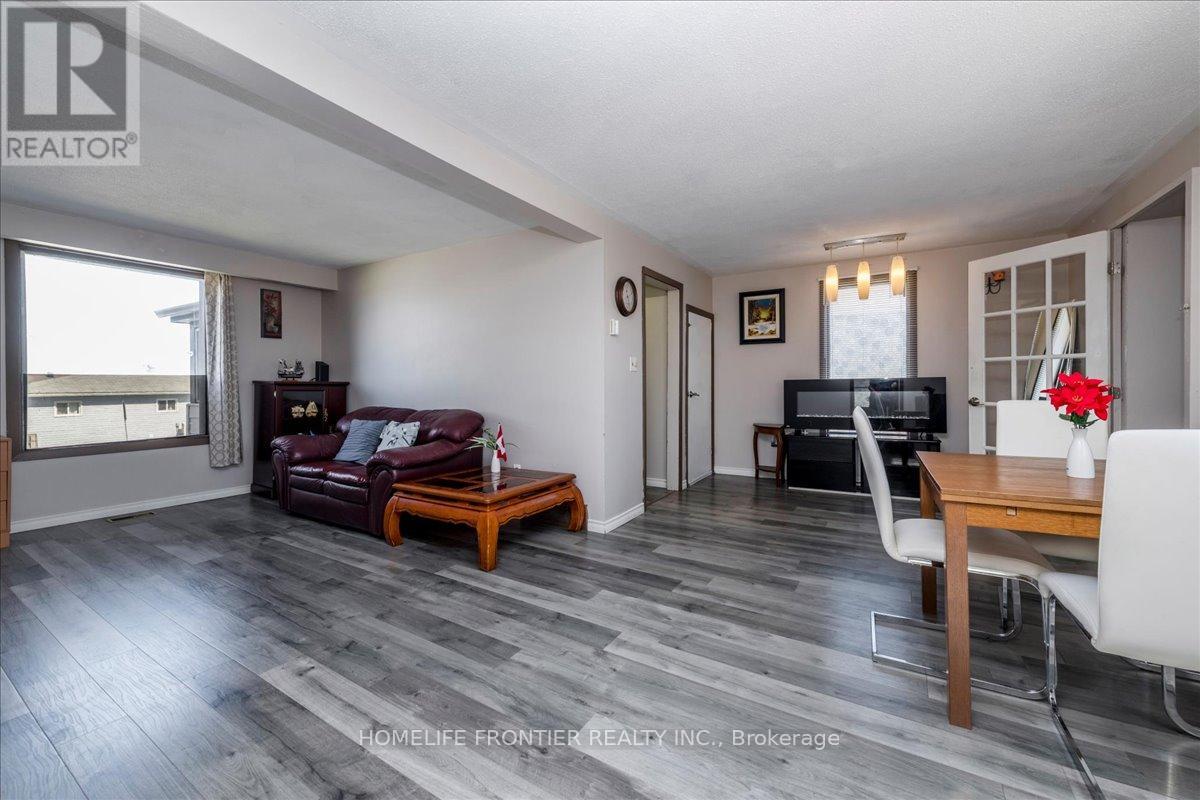215 Oxford Street, Orillia, Ontario  L3V 1H6 - Photo 11 - S13057412