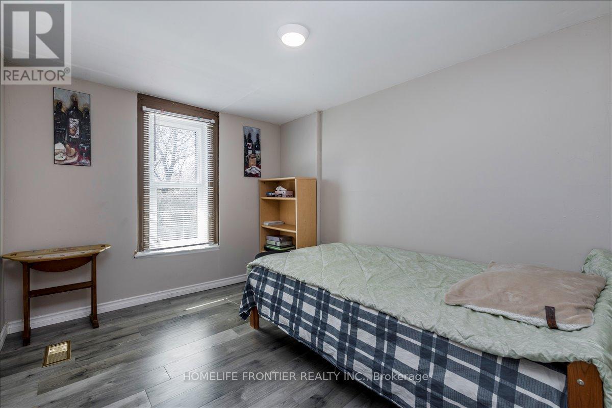 215 Oxford Street, Orillia, Ontario  L3V 1H6 - Photo 15 - S13057412