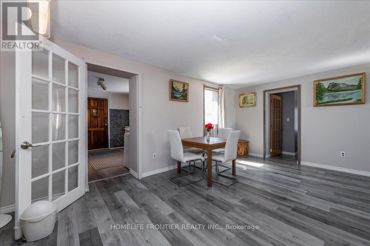 215 Oxford Street, Orillia, Ontario  L3V 1H6 - Photo 8 - S13057412