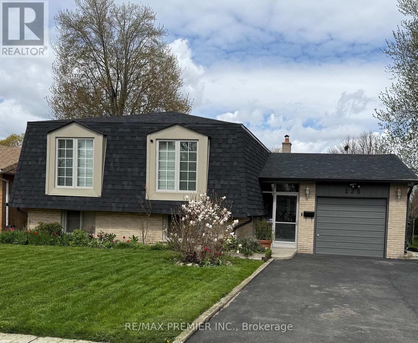 235 LOUIS DRIVE, Mississauga, Ontario