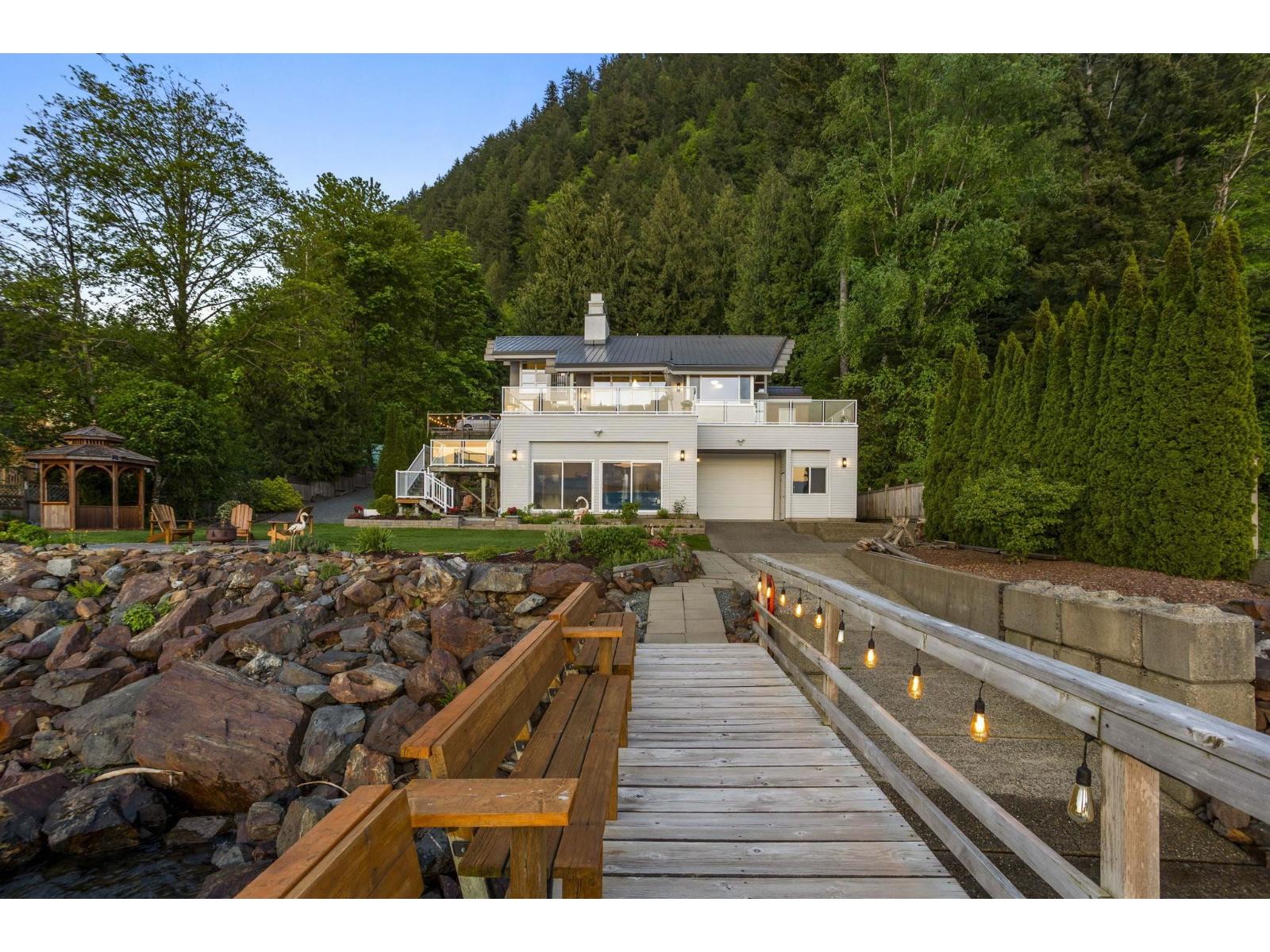 7370 Rockwell Drive, Harrison Lake, Harrison Hot Springs, British Columbia  V0M 1A0 - Photo 2 - R3120846