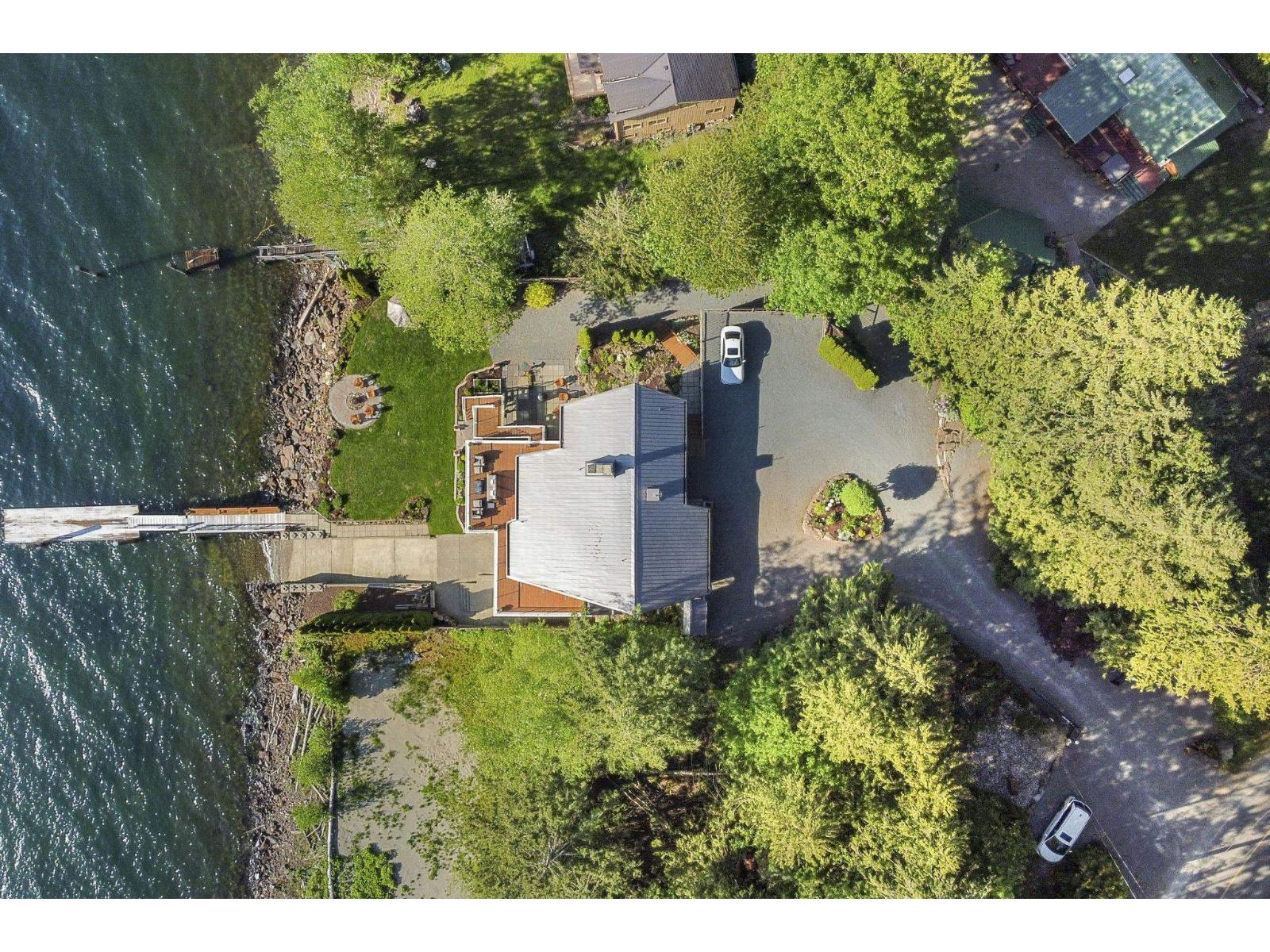 7370 Rockwell Drive, Harrison Lake, Harrison Hot Springs, British Columbia  V0M 1A0 - Photo 3 - R3120846
