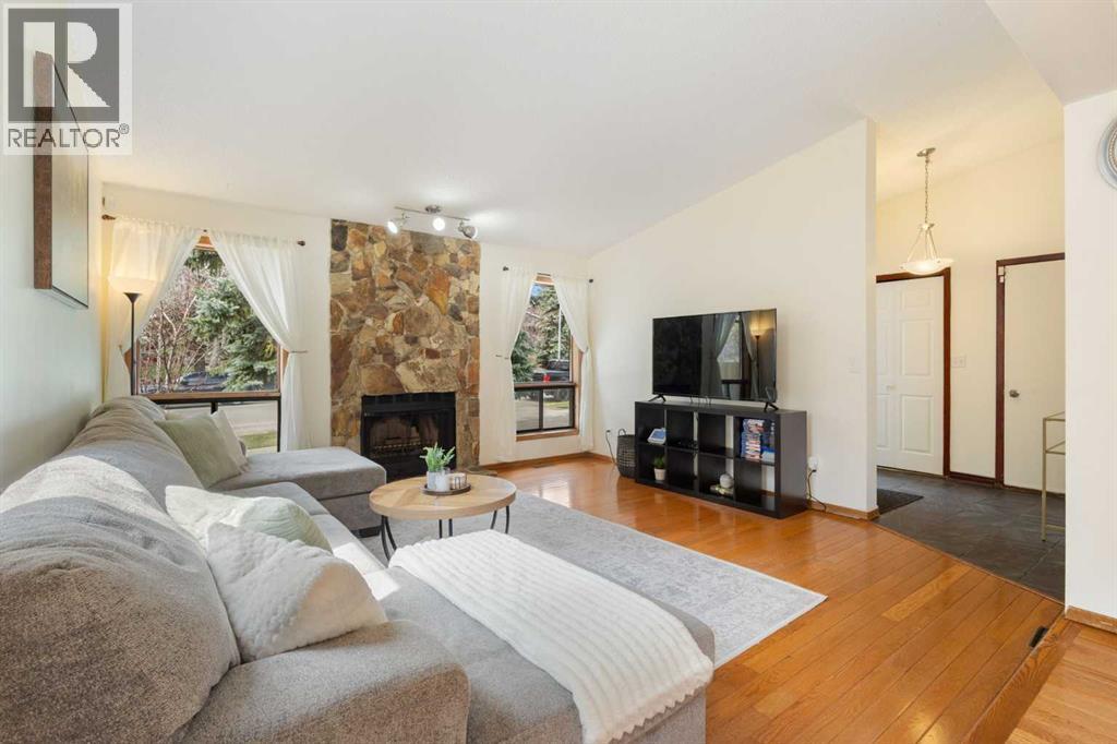 112 Woodglen Road SW, Calgary, Alberta  T2W 4Z1 - Photo 5 - A2308841