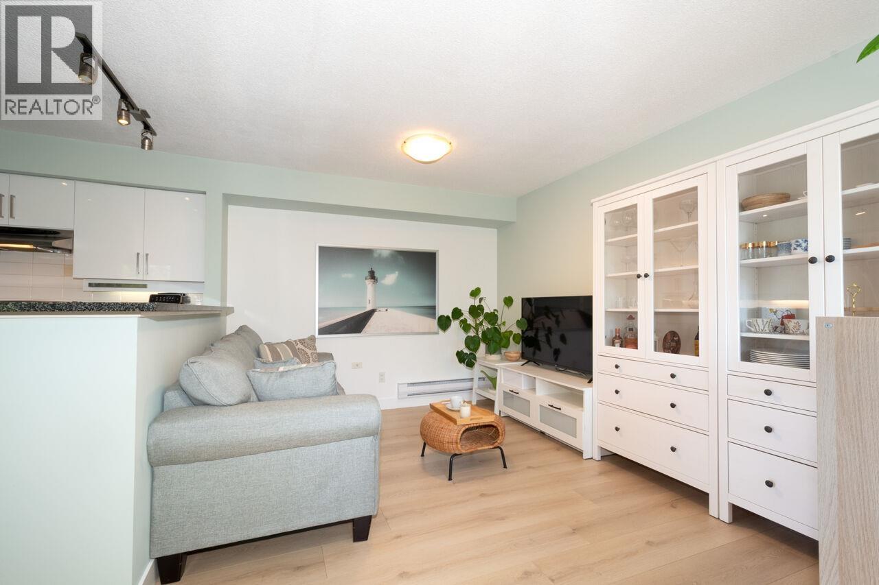 1 7179 18th Avenue, Burnaby, British Columbia  V3N 1H2 - Photo 8 - R3120869