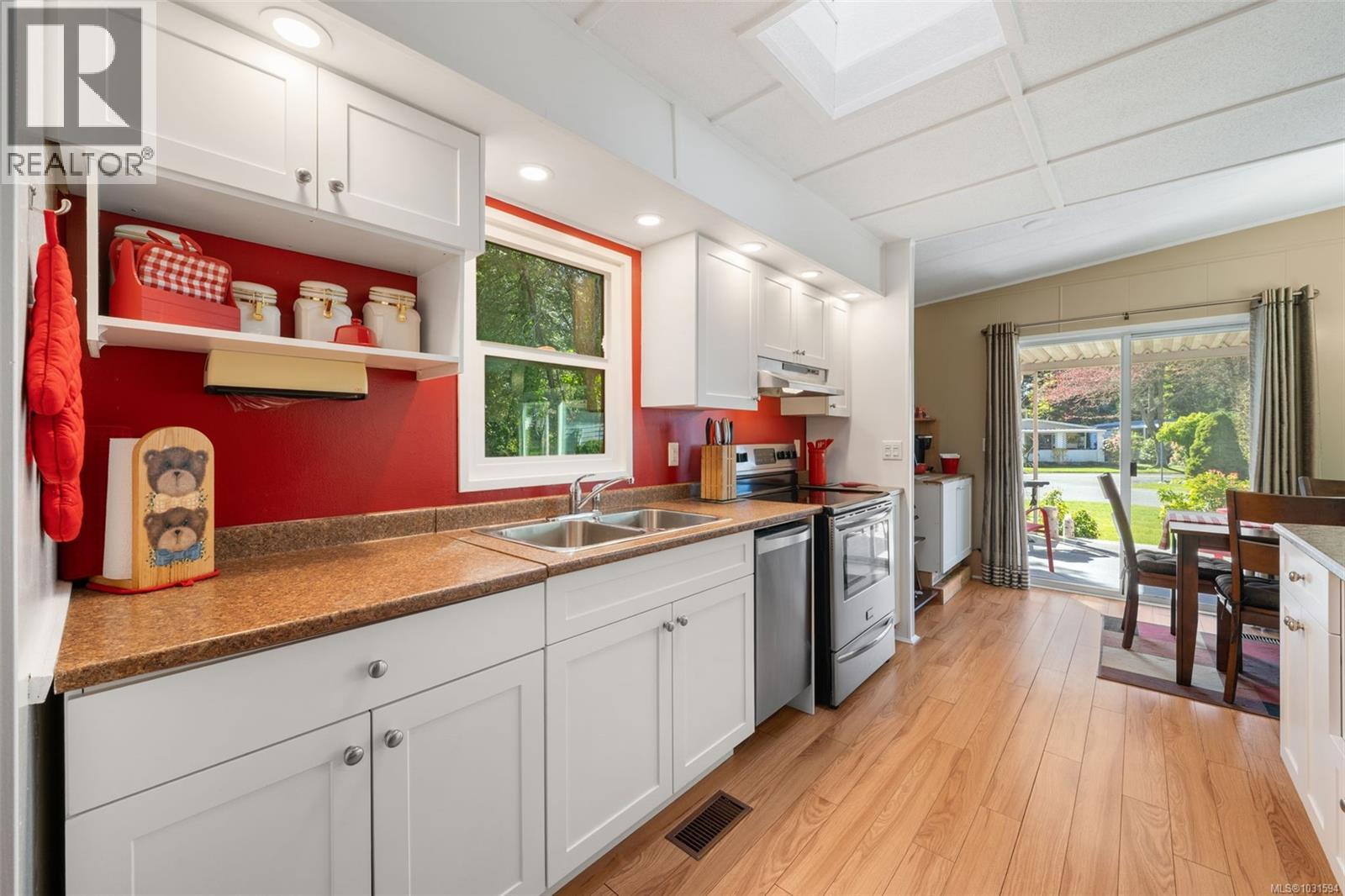 2129 Summergate Blvd, Sidney, British Columbia  V8L 4K9 - Photo 10 - 1031594