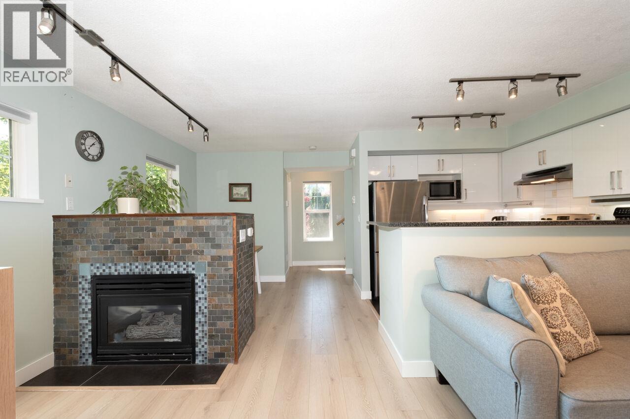 1 7179 18th Avenue, Burnaby, British Columbia  V3N 1H2 - Photo 15 - R3120869
