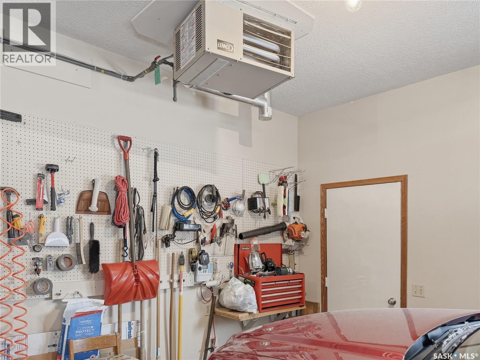 412 Curry Crescent, Swift Current, Saskatchewan  S9H 4X4 - Photo 35 - SK034273