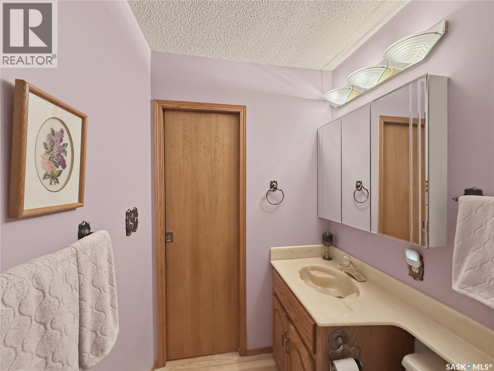 412 Curry Crescent, Swift Current, Saskatchewan  S9H 4X4 - Photo 24 - SK034273
