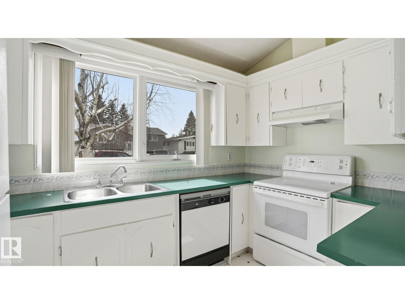 9834 167a Av Nw, Edmonton, Alberta  T5X 2Z2 - Photo 11 - E4486456