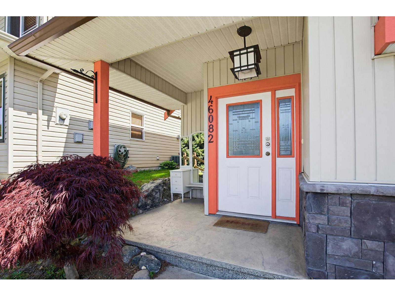 46082 Bridle Ridge Crescent, Promontory, Chilliwack, British Columbia  V2R 5W3 - Photo 2 - R3120456