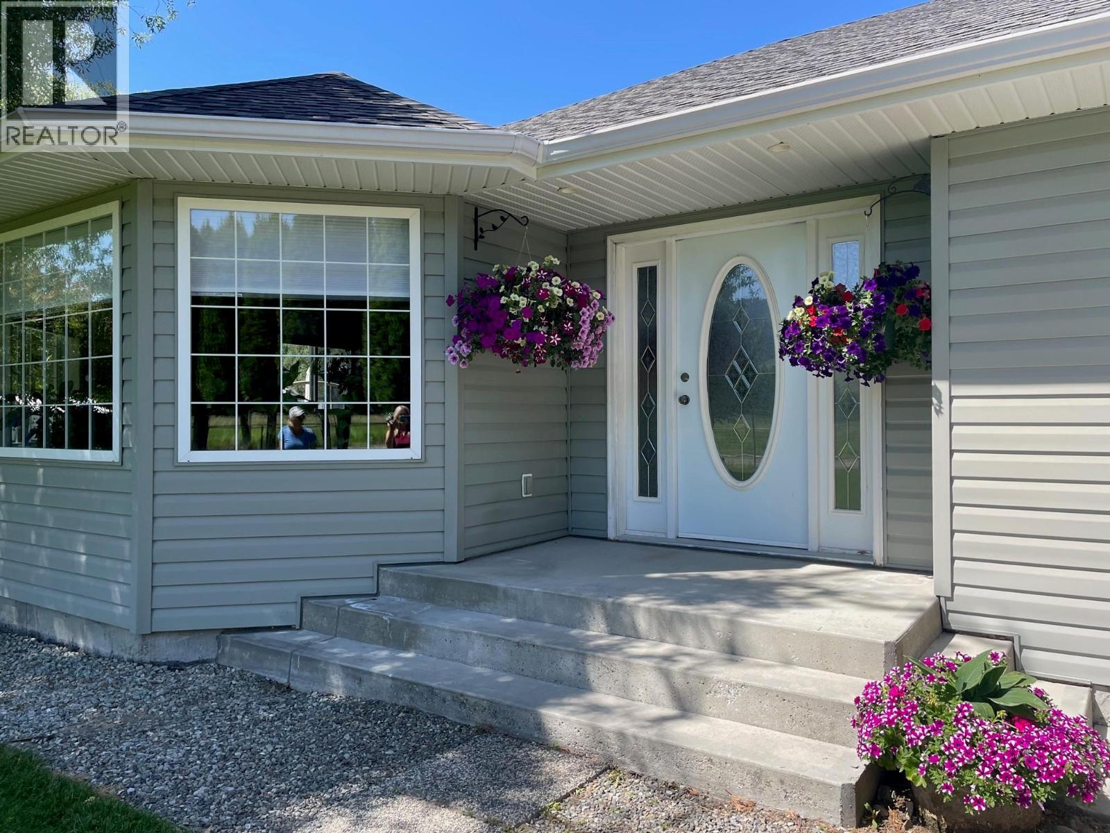 3230 Beadman Road, Rock Creek, British Columbia  V0H 1Y0 - Photo 6 - 10386504
