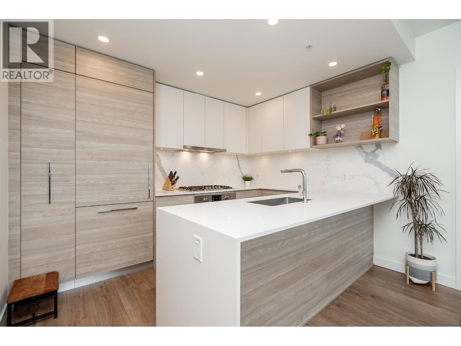 1806 595 Austin Avenue, Coquitlam, British Columbia  V3K 0G7 - Photo 2 - R3121212