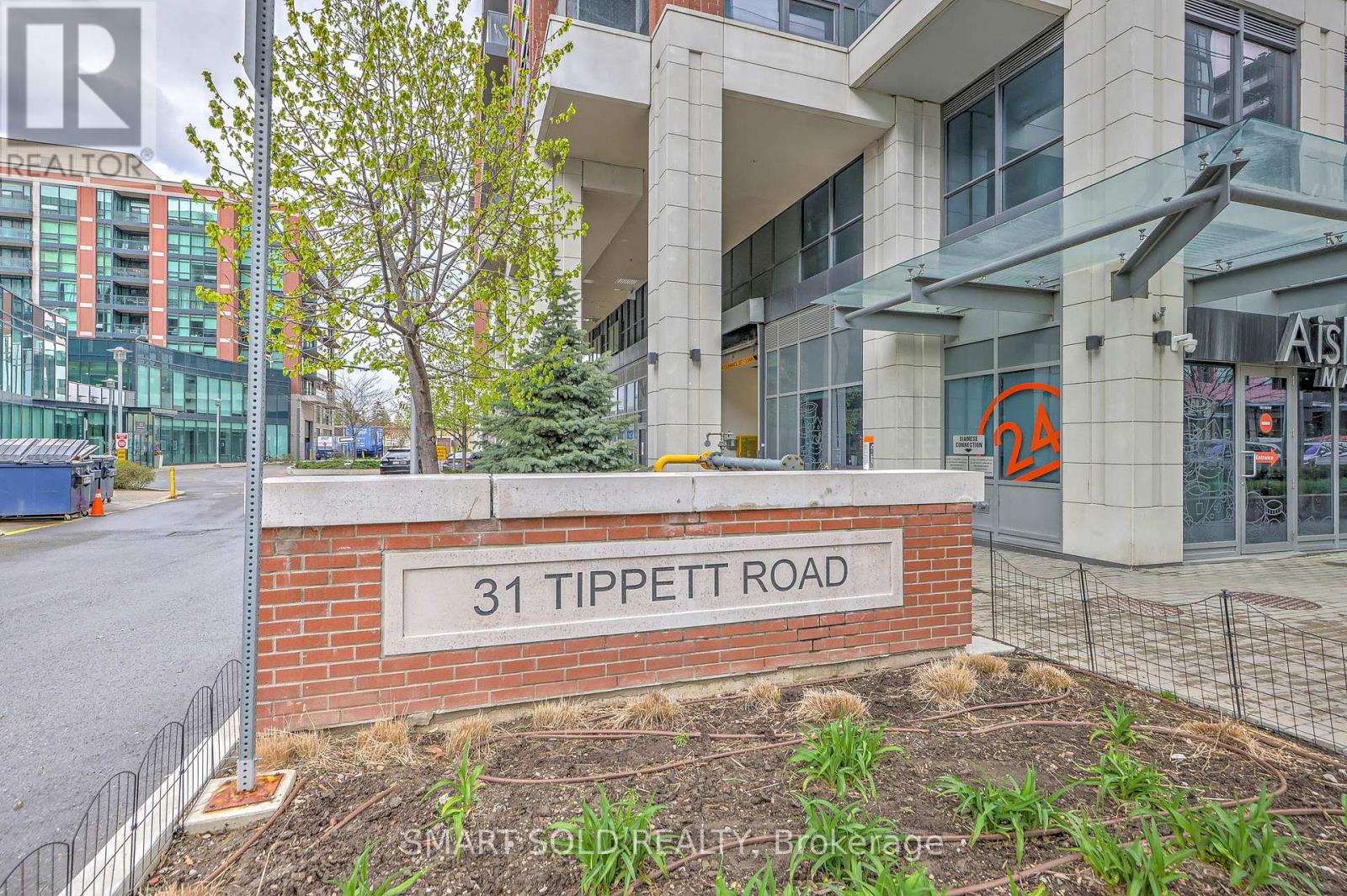 833 - 31 Tippett Road, Toronto (Clanton Park), Ontario  M3H 2V1 - Photo 2 - C13100312