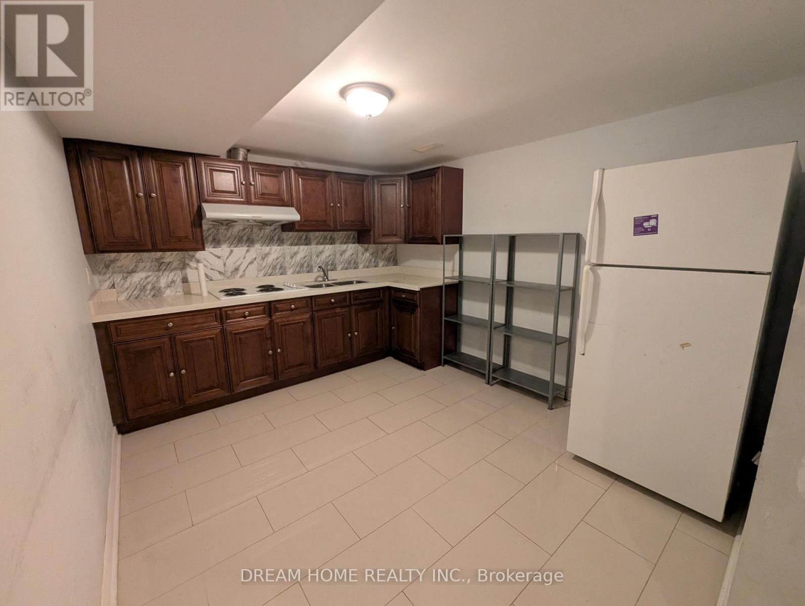 BASEMENT - 28 CARL CRESCENT, Toronto, Ontario