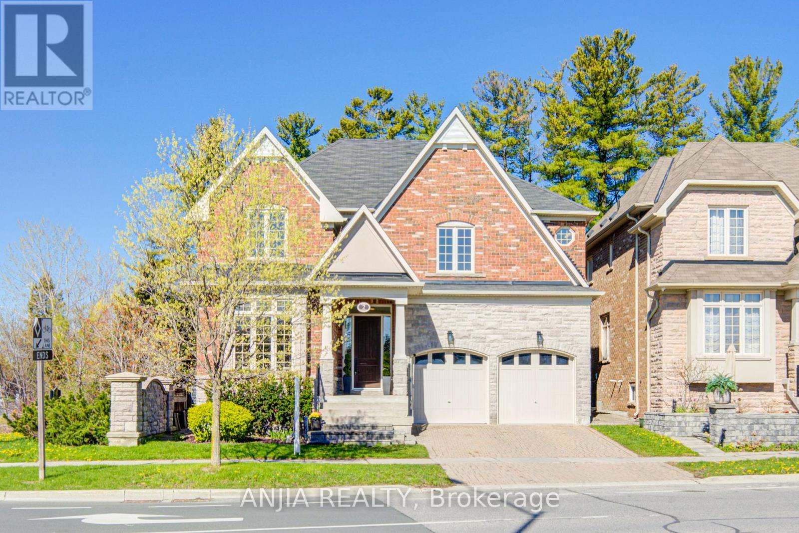2 YORKTON BOULEVARD, Markham, Ontario