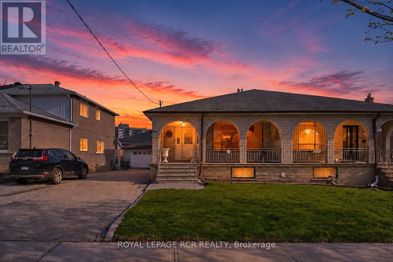39 DOVEHOUSE AVENUE, Toronto, Ontario