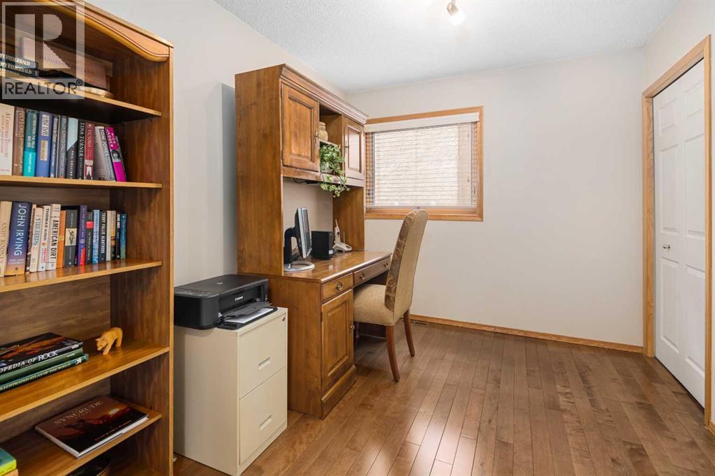 27 Hawkstone Close NW, Calgary, Alberta  T3G 3P1 - Photo 18 - A2308985