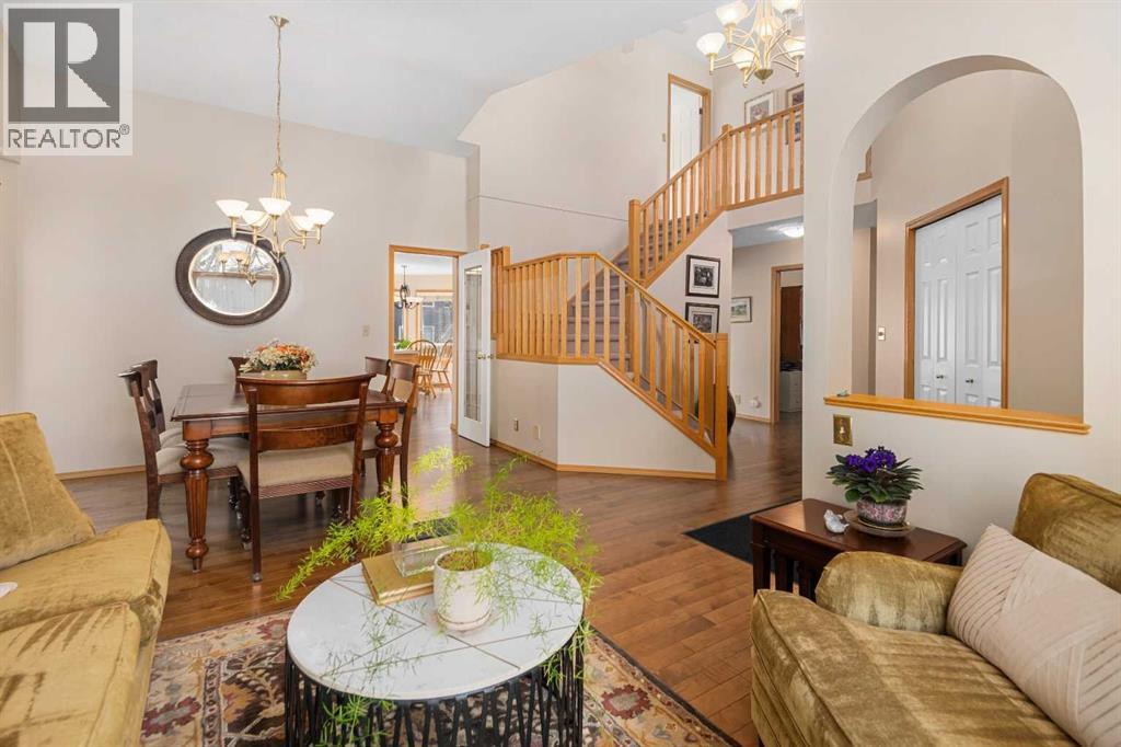 27 Hawkstone Close NW, Calgary, Alberta  T3G 3P1 - Photo 4 - A2308985