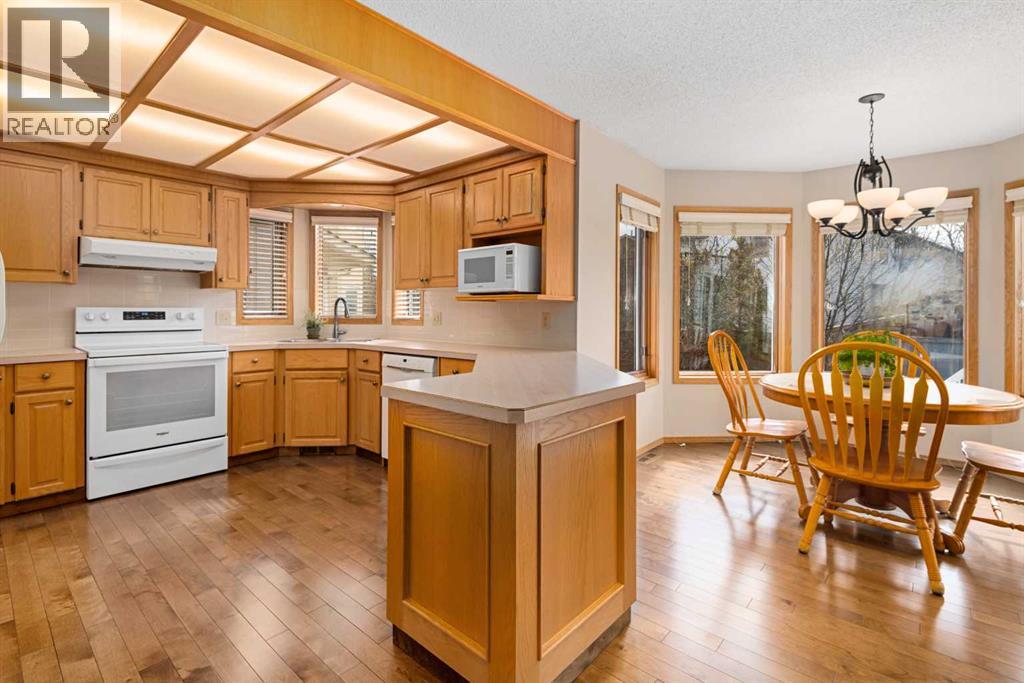 27 Hawkstone Close NW, Calgary, Alberta  T3G 3P1 - Photo 7 - A2308985