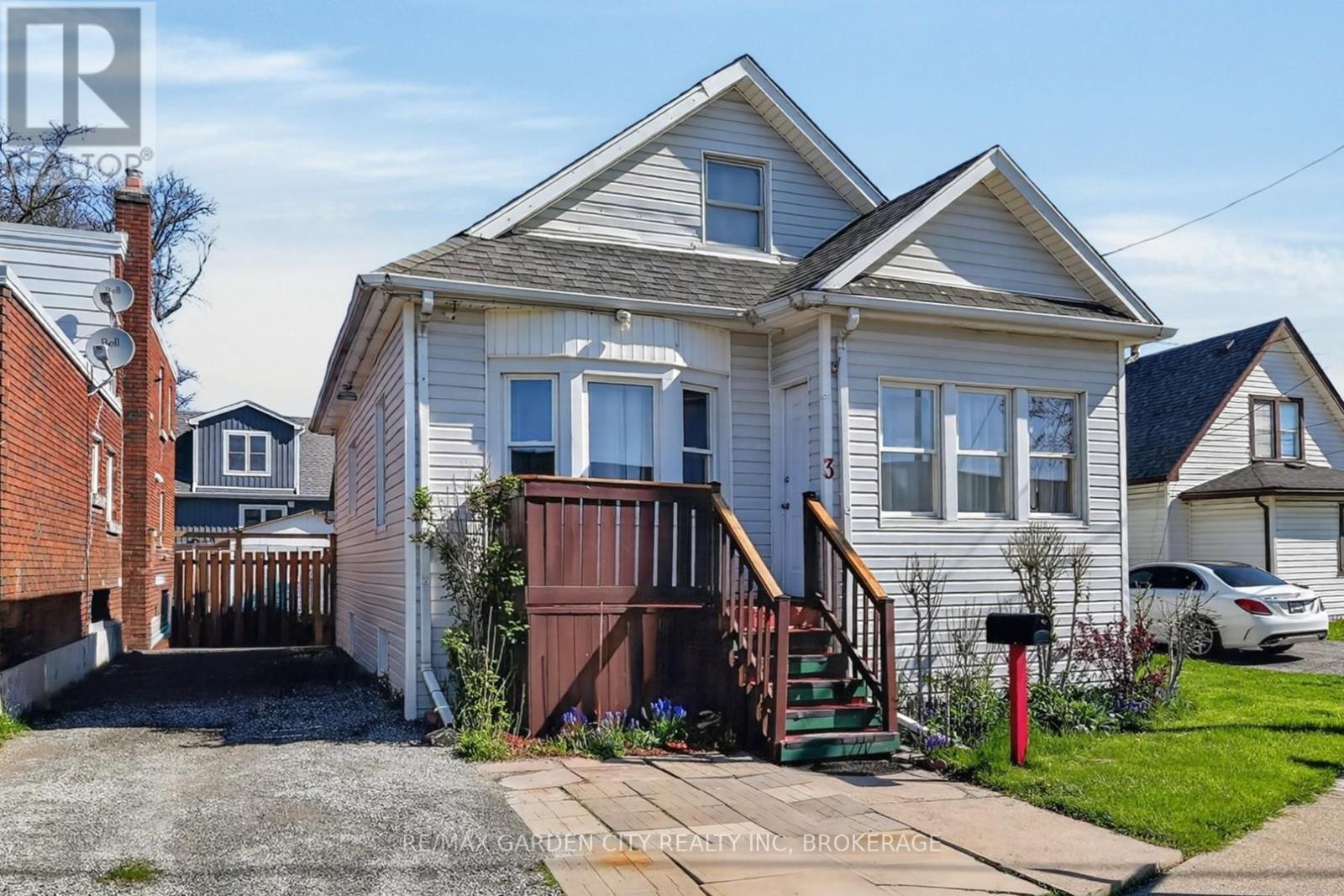 3 DELAWARE AVENUE, St. Catharines, Ontario