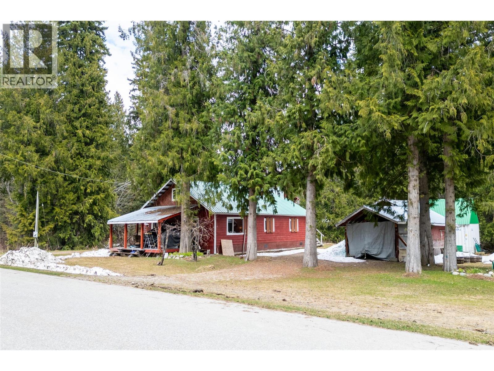 475 Westside Road, Trout Lake, British Columbia