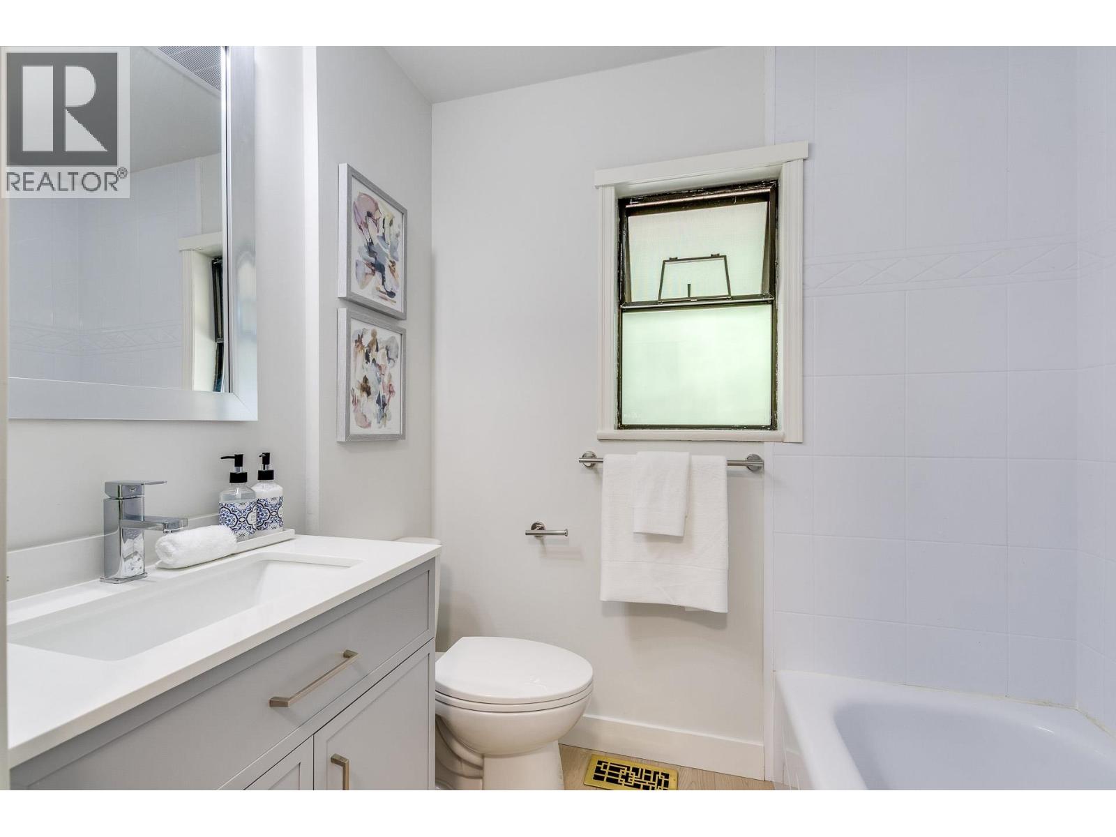 2155 Rindall Avenue, Port Coquitlam, British Columbia  V3C 1T9 - Photo 10 - R3119659