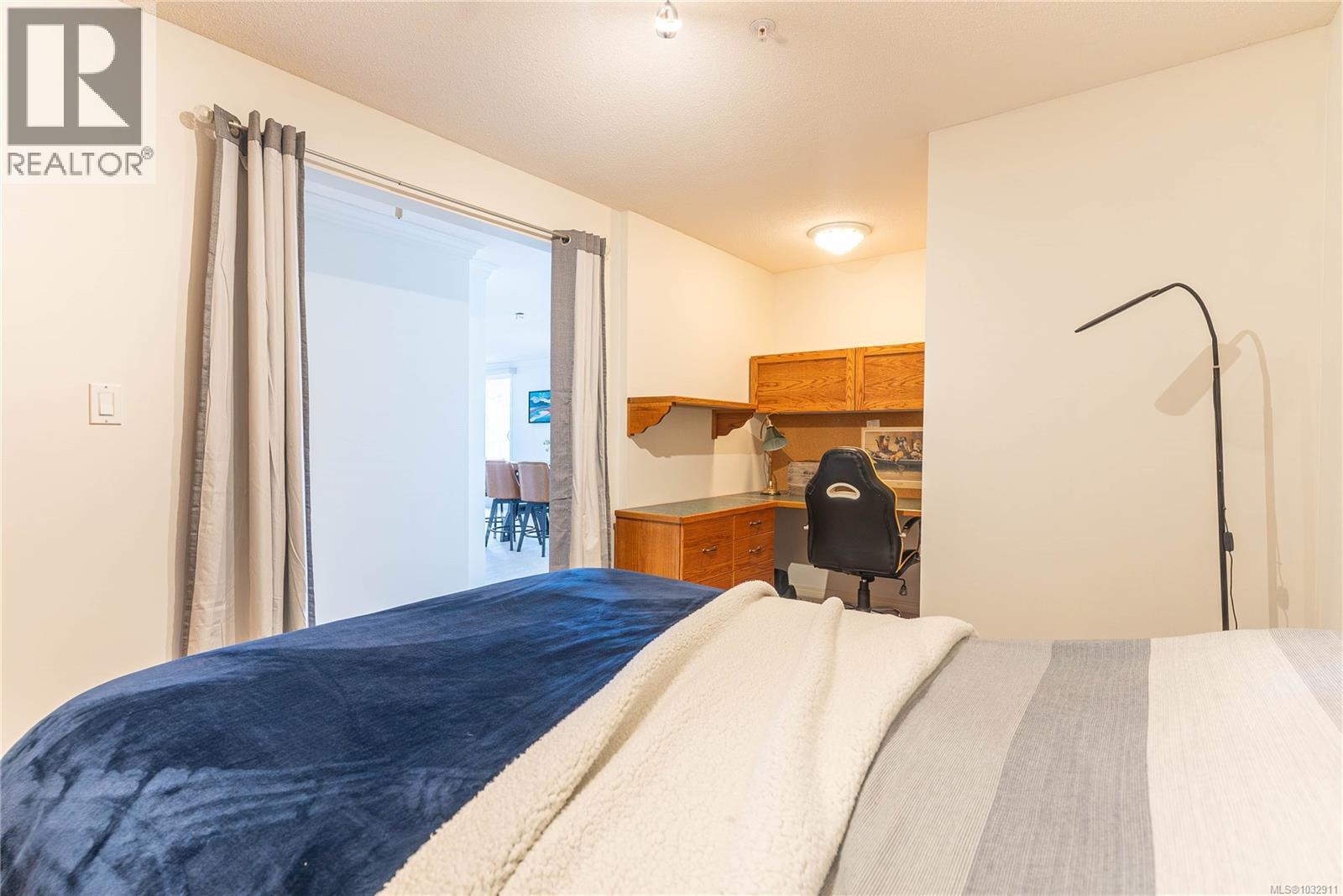 306 5110 Cordova Bay Rd, Saanich, British Columbia  V8Y 2K5 - Photo 27 - 1032911