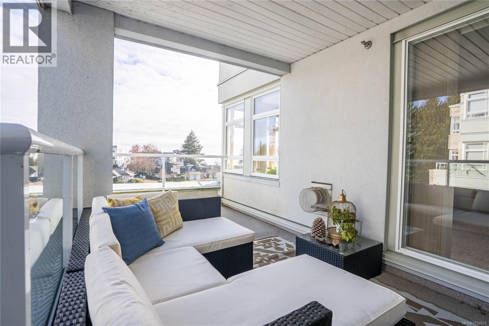 306 5110 Cordova Bay Rd, Saanich, British Columbia  V8Y 2K5 - Photo 31 - 1032911